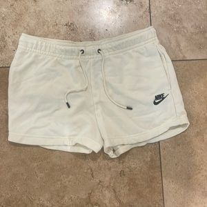 NIKE SHORTS (M)